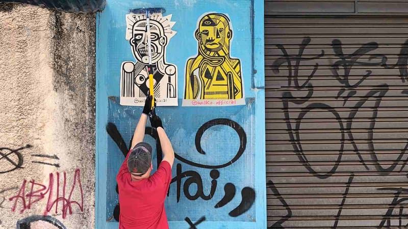 Artista inglês Wilko estreia no Brasil com exposição de lambe-lambe no Müquifü Cultural, em Goiânia