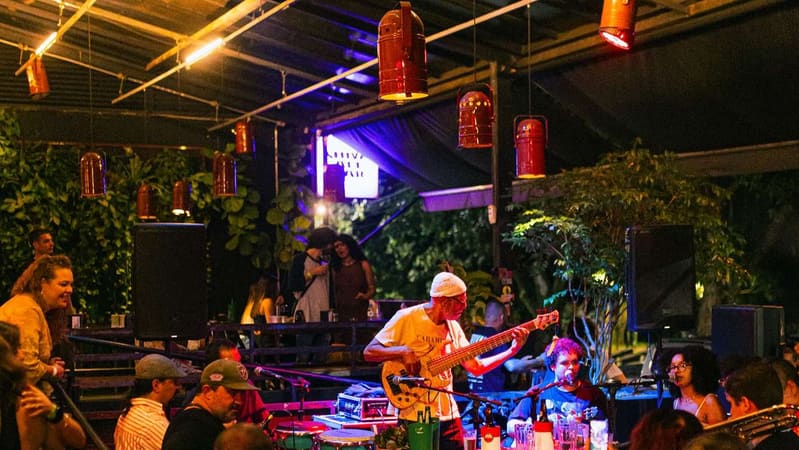 Show no Shiva alt bar, um dos locais citados no Mapa em Goiás | Foto: Divulgação