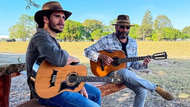 Almir Sater e Gabriel Sater trazem turnê Pai e Filho a Goiânia neste sábado (25/4)