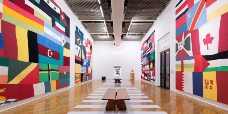 Pinacoteca de São Paulo recebe exposição Knockout!, de Pascale Marthine Tayou