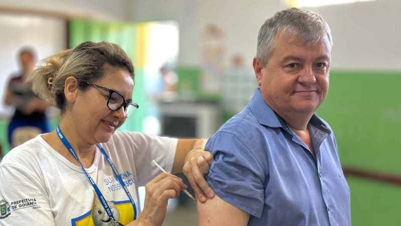 Focada inicialmente nos grupos prioritários, outras 555,4 mil pessoas já podem se imunizar contra a gripe em uma das mais de 60 salas de vacinação do município | Foto: Secom Goiânia