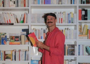 André Carvalhal lança livro “A alegria em ficar de fora” em encontro especial em Goiânia
