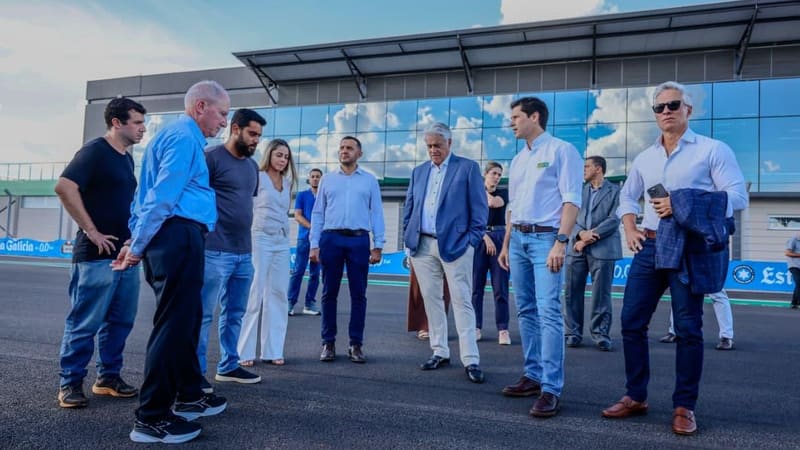 Governador Daniel Vilela acompanha diretores da Fórmula Indy em vistoria no Autódromo Internacional Ayrton Senna | Foto: Lucas Diener