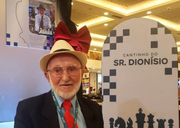 Shopping em Goiânia celebra 96 anos de enxadrista Sr. Dionísio