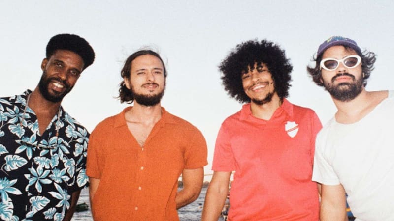 Boogarins celebra 10 anos de Manual em show em Goiânia