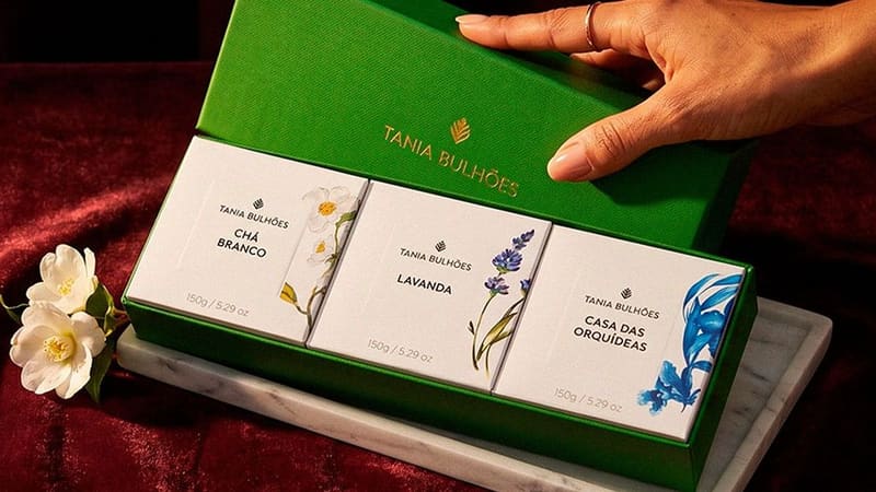 Consumidores que acumularem R$ 1,6 mil em compras poderão trocar as notas por um kit exclusivos da marca Tania Bulhões | Foto: Divulgação