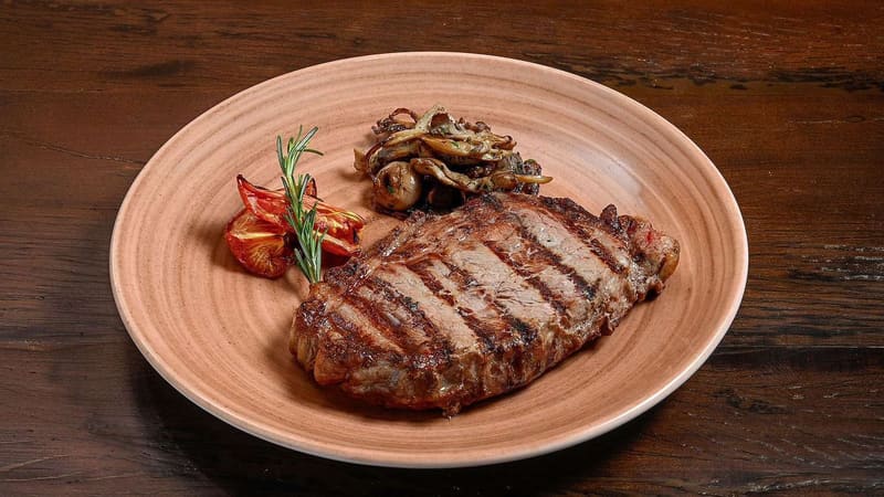 NB Steak apresenta Menu Essencial e amplia formato de serviço