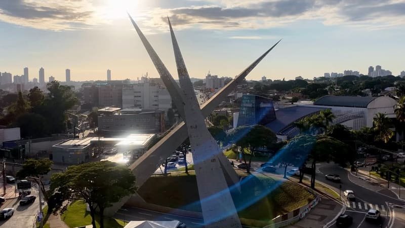 Foto aérea do Viaduto Latif Sebba. As maiores notas obtidas pela capital goiana entre os 57 indicadores sociais e ambientais foram em Acesso à Moradia (95,11), Acesso à Água e Saneamento (92,20) e Acesso à Informação e Comunicação (91,75) | Foto: Joabe Nascimento