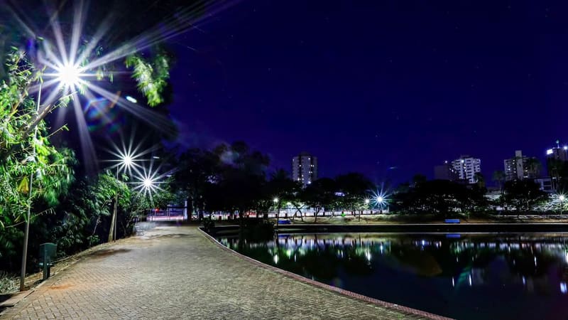 Bosque dos Buritis ganha nova iluminação