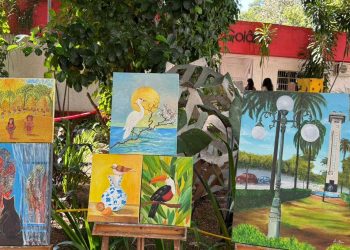 Arte no Bosque reúne exposições artísticas, apresentações culturais e feira de artesanato