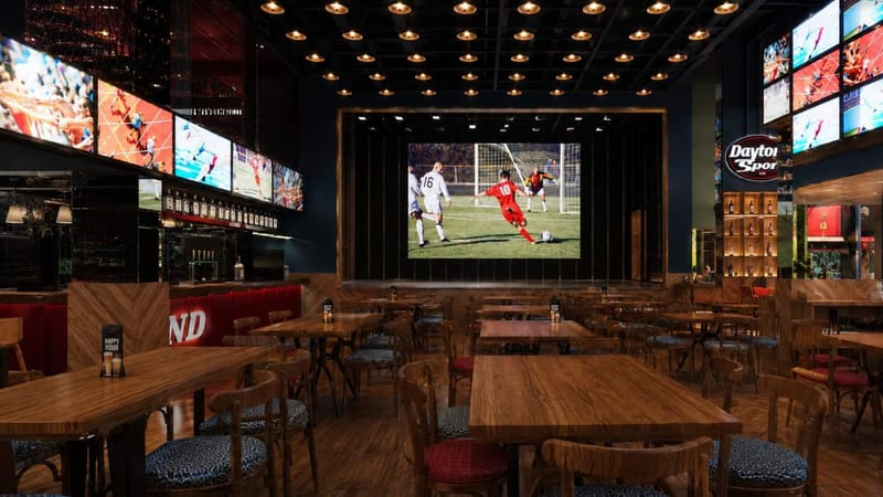 Bar inspirado nos tradicionais sports bars dos EUA abre em Goiânia com 48 telas e dois telões