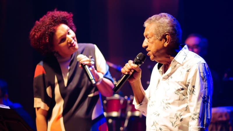 Cláudia Vieira encerra temporada de comemoração pelos 30 anos de carreira com show gratuito