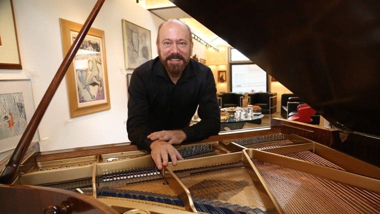 Reconhecido por sua atuação artística e acadêmica, Nahim Marun apresenta um programa que reúne obras de Heitor Villa-Lobos, Franz Liszt e Frédéric Chopin | Foto: Divulgação