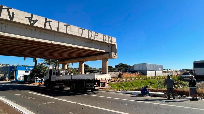 Prefeitura de Goiânia realiza levantamento topográfico para a readequação das vias laterais existentes no entorno da obra do viaduto da Leste-Oeste | Foto: Secom Goiânia