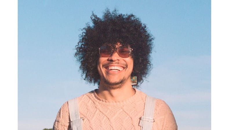 Goiânia recebe +um Tour com Dinho Almeida, do Boogarins, e Ottopapi