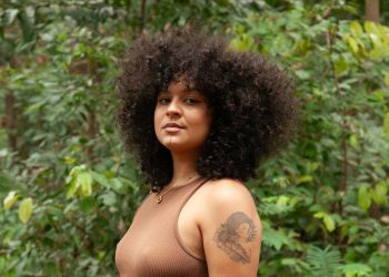 Artista goiana Òkun disputa 2º turno da votação popular do Prêmio PIPA 2026