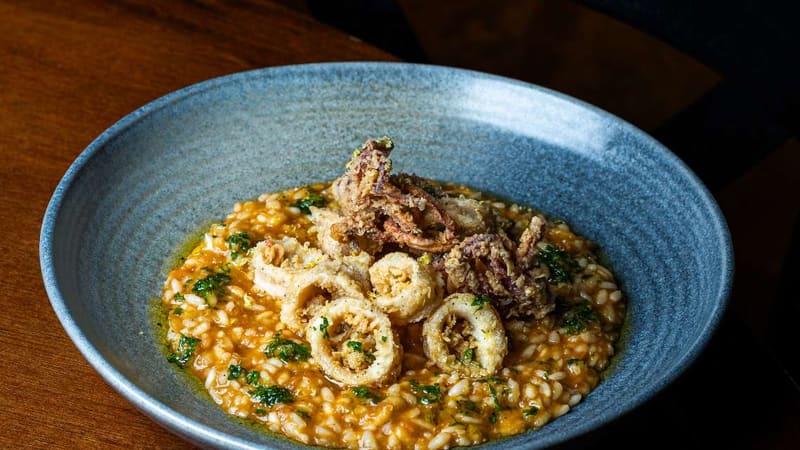 Empenhado em valorizar a força e resgatar a cultura da culinária caipira do interior paulista, o chef Estevam Ianhez criou um menu com receitas paulistanas de raiz | Foto: Felipe Bisceglia