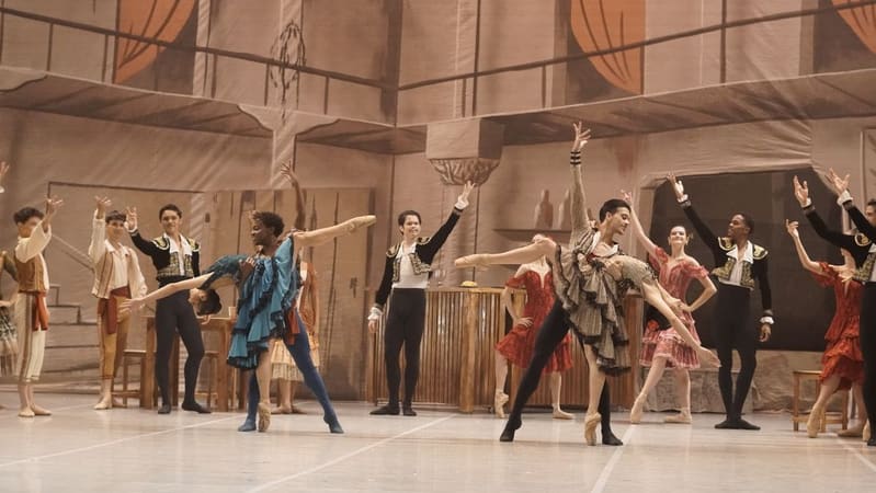 Cia Jovem Basileu França apresenta balé Don Quixote na abertura do Festival de Dança de Joinville
