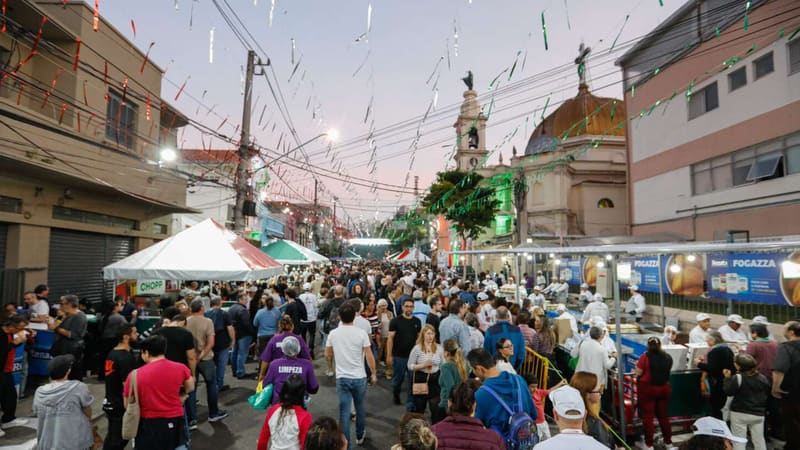 A Festa de Rua possui entrada totalmente gratuita e ocupa o perímetro das vias públicas aos sábados, das 18h às 00h, e aos domingos, das 17h30 às 22h30 | Foto: José Cordeiro/SPTuris