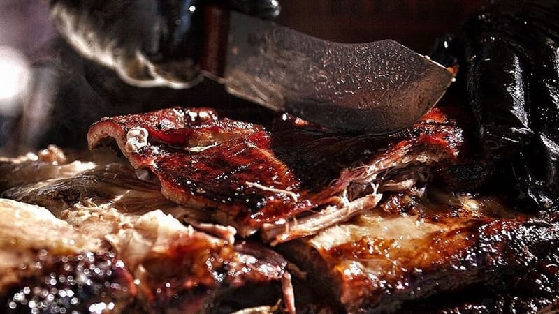 Evento Chão e Brasa reúne churrasco e shows no Goiânia Shopping