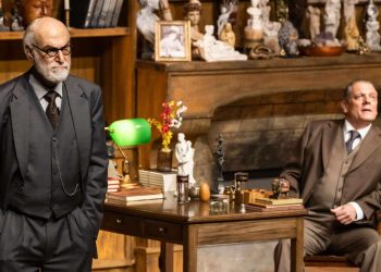 Com Odilon Wagner e Marcello Airoldi, espetáculo A Última Sessão de Freud ganha nova temporada em Goiânia