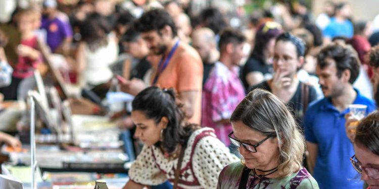 Feira e-cêntricazinha reúne 50 expositores no Centro Cultural Octo Marques