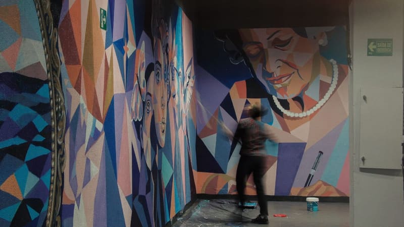 Com cerca de 19 metros de extensão por 3 metros de altura, a arte fica após a escadaria do Centro Cultural Octo Marques em direção ao mezanino | Foto: Elmer José Cortes Vargas