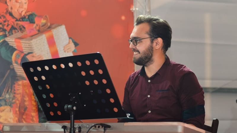 O programa inclui a estreia de “Suíte para Cordas nº 3, Goiânia”, composta por Pablo Bember, violinista da Filarmônica | Foto: Iasmim Kudo