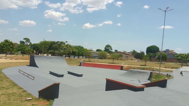 Pista de skate da Praça Nossa Senhora de Lourdes, no Jaó, é revitalizada