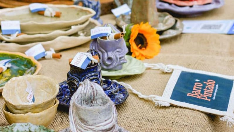 Ateliê Aberto do Müquifü Cultural reúne cerâmica, artes visuais e oficina de xilogravura em Goiânia
