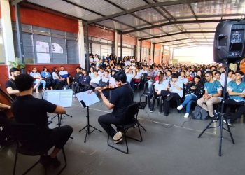 Orquestra Filarmônica leva música clássica a escolas na semana do Dia das Crianças