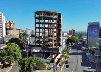 Redondo do Araguaia: Prédio abandonado há 30 anos terá obra retomada no Centro de Goiânia