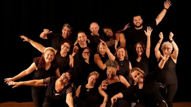 Com 26 anos de trajetória e elenco formado por artistas com mais de 45 anos, o grupo encena uma adaptação livre da obra do dramaturgo italiano Carlo Goldoni | Foto: Secti