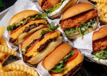 Shake Shack chega ao Brasil em 2027; saiba onde será primeira loja
